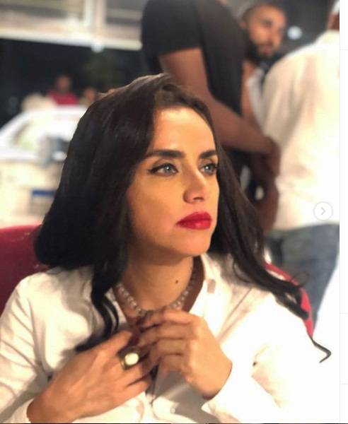 هجوم على علا رشدي بسبب وضعيتها في صورة نشرتها ورفضت حذفها