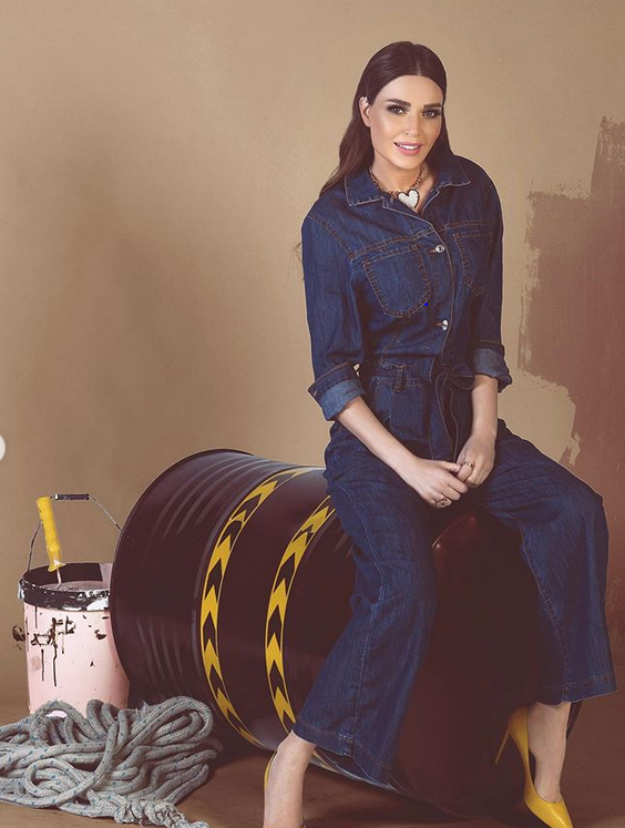 الدونيم بكل الأشكال... أناقتك الفريدة على طريقة النجمات