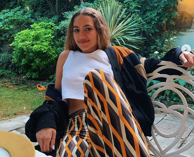 ابنة عمرو دياب تثير التساؤلات بالتركيز على معايدة والدتها في يوم الأب