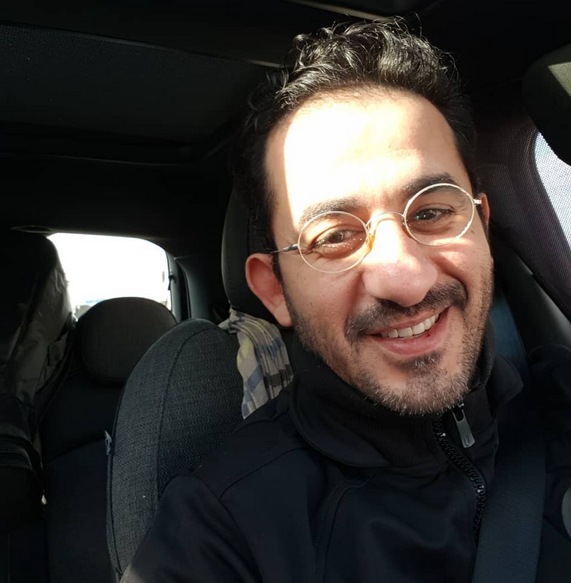 بالصورة – أحمد حلمي يضحك الجميع بزي 