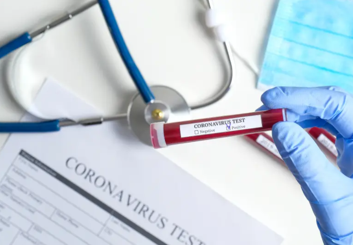 غضب من فنانة خليجية بسبب صورة ابنها مع خروف بعد الذبح