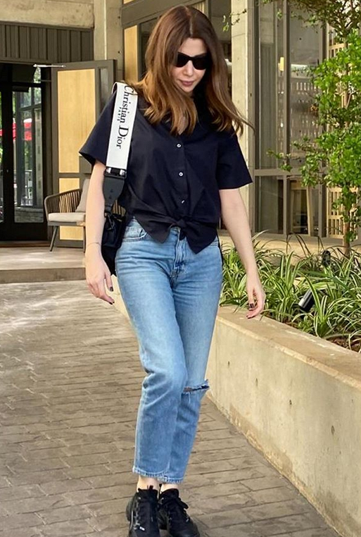 بالصورة – هل أعجبك حزام حقيبة نانسي عجرم؟ إليك سعره