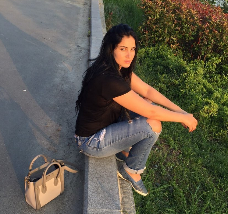 بالصورة – بعد فيديو زوجها وابنها زوجة قصي خولي تتغزل بهذا الرجل