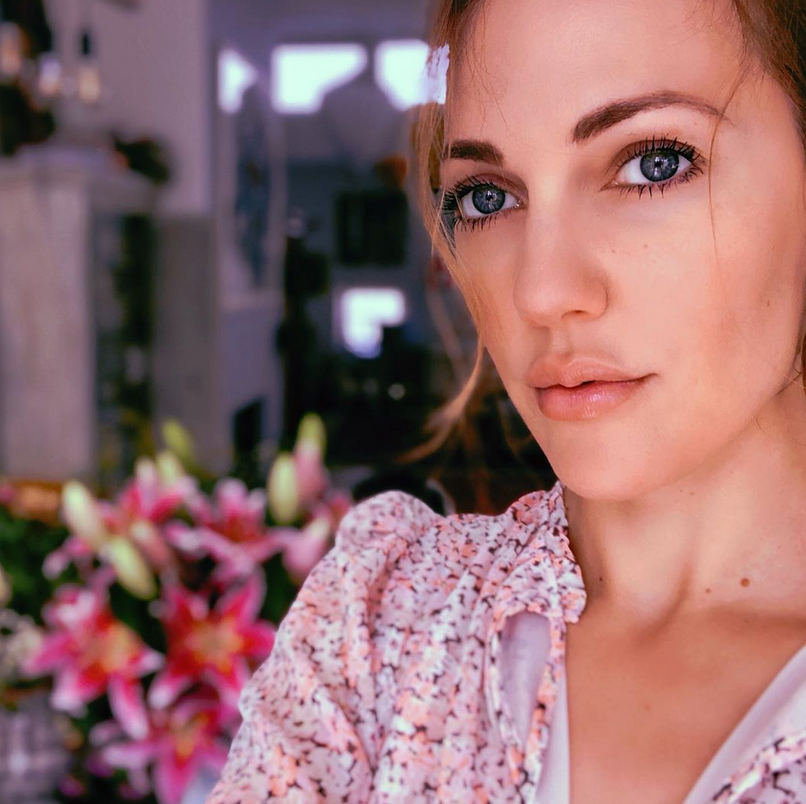 في صورة قديمة أخرى قد تعتقدون أن هذه الفتاة ليست مريم أوزرلي وسخرية منها