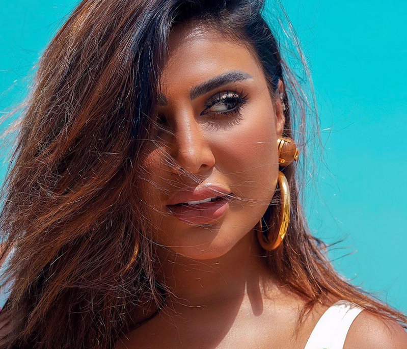 بالصورة – بعد اتهامها بتقليد إطلالة ياسمين صبري أمل العوضي تكشف: 