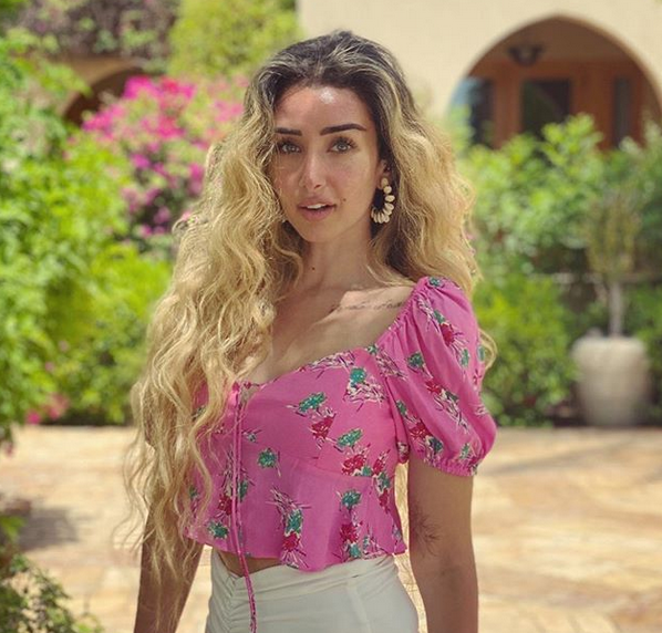 هكذا تبقين أنيقة رغم الحر على طريقة النجمات