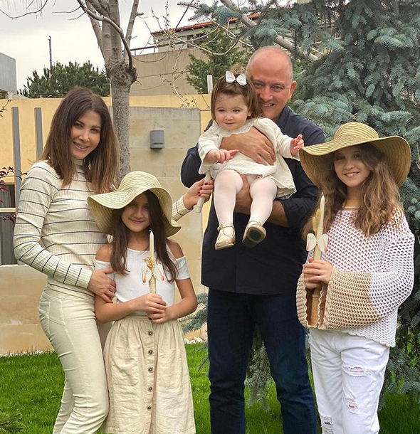 بالفيديو – ابنتا نانسي عجرم تتعرضان لتعليقات قاسية بسبب قضية والدهما