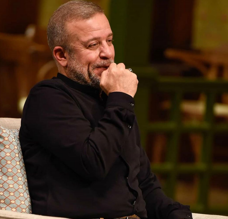 بالصور – تنمر قاس على ابنتي شريف منير وهو يغضب: 