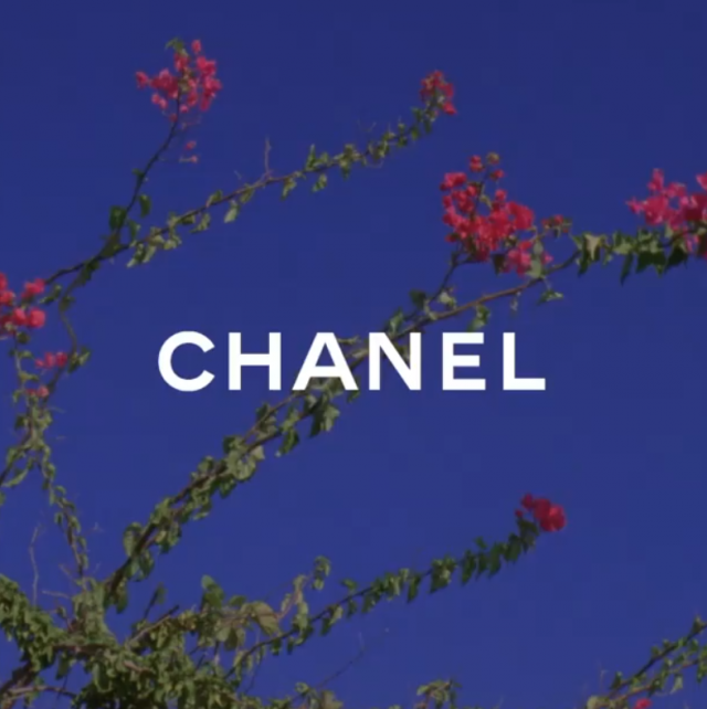بالصور والفيديو - إليك أجمل ما تضمنه عرض Chanel Cruise 2021 الافتراضي