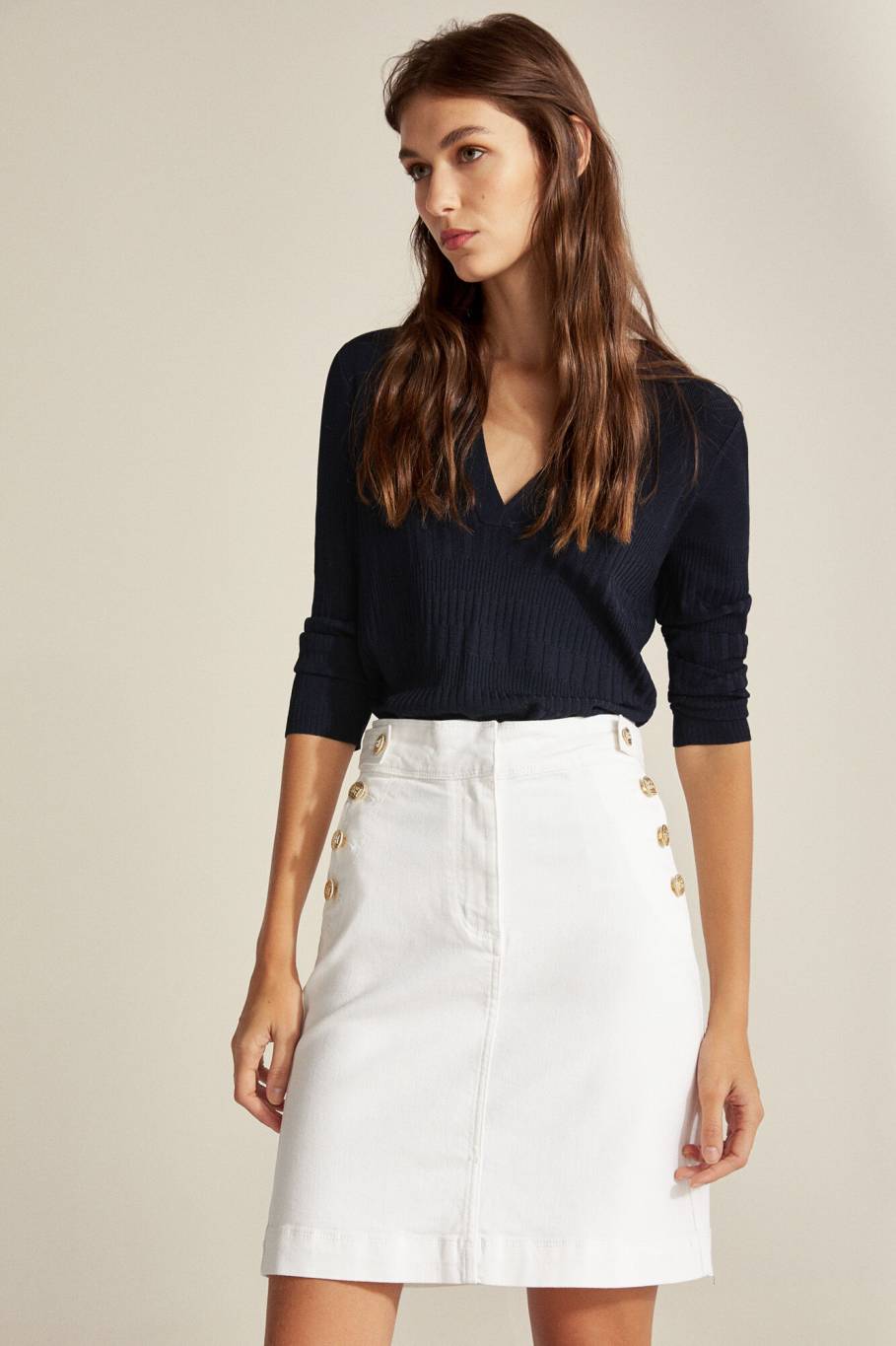 تنورة الجينز هل تحبينها؟ اختاري إطلالتك من 1 إلى 3