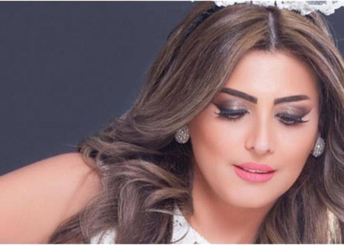 بالفيديو - نجمة في الكويت تستعرض ملابسها: 