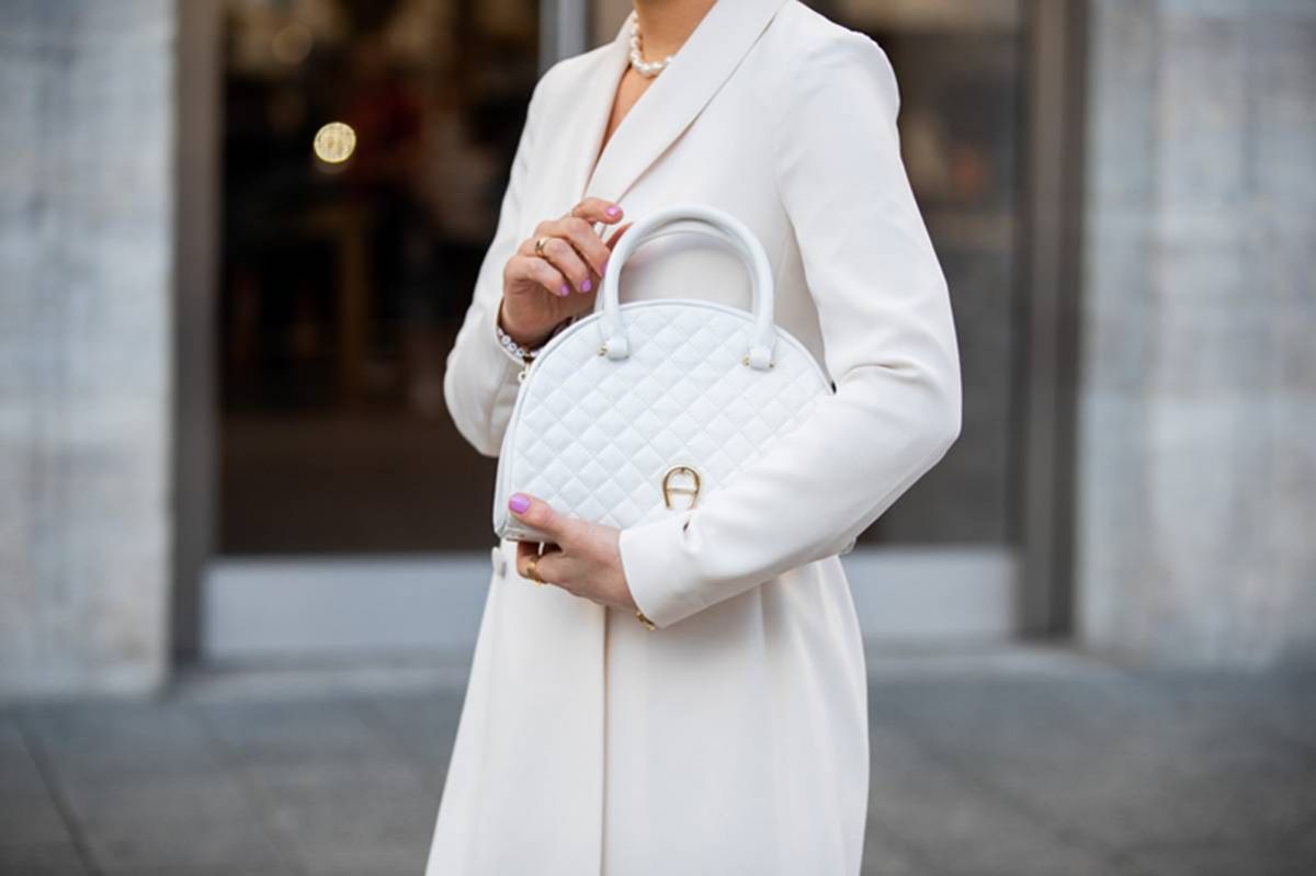 الحقيبة الجلدية مع مقبض يدوي آخر موضة: اختاريها من ايغنر