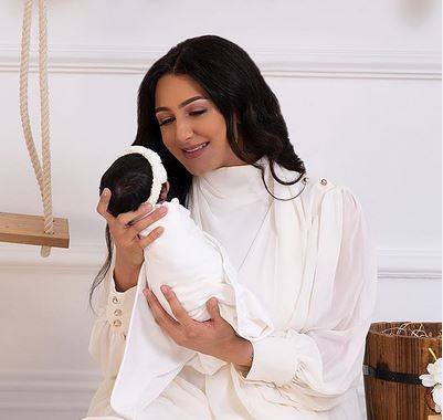 هيفاء حسين تفاجئ الجميع بصورة إبنها الشاب