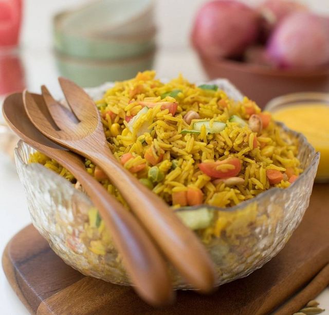 إليك طريقة سلطة الأرز الصالحة للرجيم