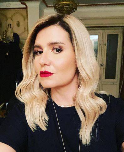 بالفيديو - إنتفاخ وجه هنا شيحة يغير شكلها ويثير الجدل