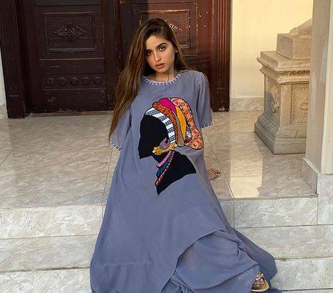 بالصور - والد حلا الترك يحاول تعويض غيابه ويحتفل بتخرجها ووالدتها تتجاهل