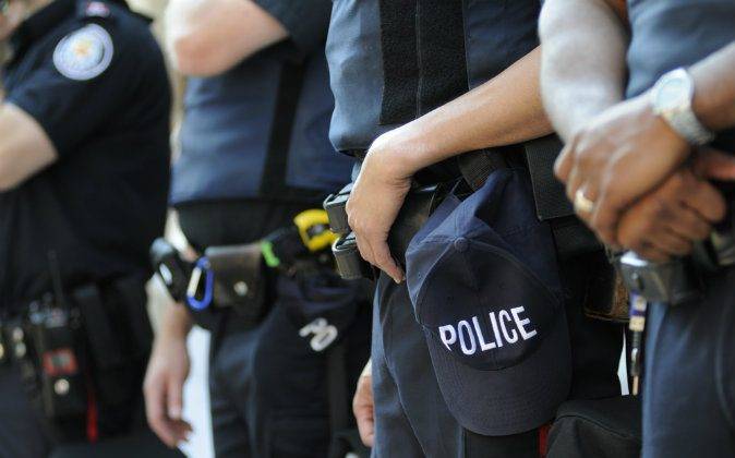 بالفيديو -  هكذا تعرض رجل لعنف الشرطة الأميركية بسبب زيه العربي