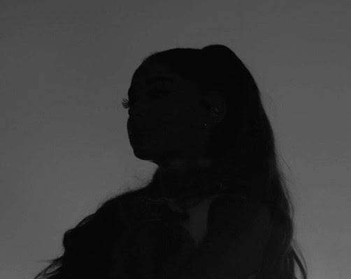 ممثلة شابة قريبة نجمة شهيرة تتعرض لحملة كراهية وتهديد بالقتل