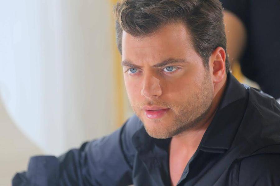 عامر زيان: تركت كل السلبيات خلفي.. وأحب نادين نسيب نجيم على 