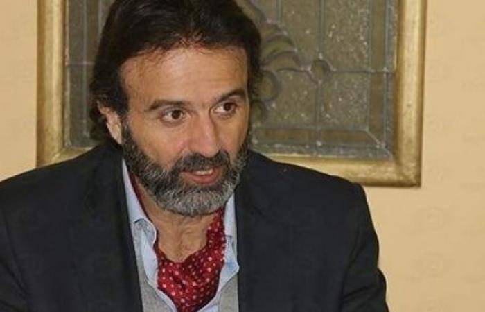 إصابة والد الفنان أيمن عزب بكورونا