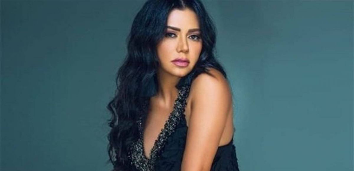 رانيا يوسف تواصل حملتها ضد التحرش بفيديو لفنانات بالبكيني