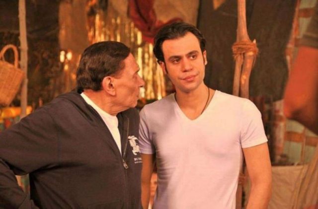 فيديو نادر - محمد إمام في مراهقته يتحدث عن عقاب والده له