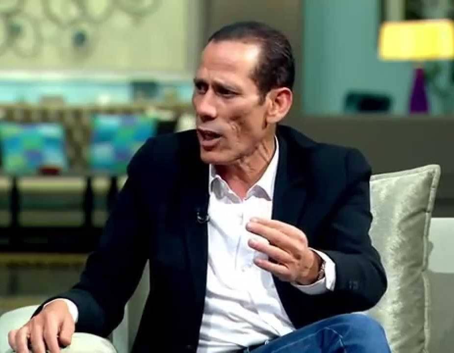 بسبب كورونا.. محمود عزب يفقد شقيقه ويكشف حقيقة مخالطته له