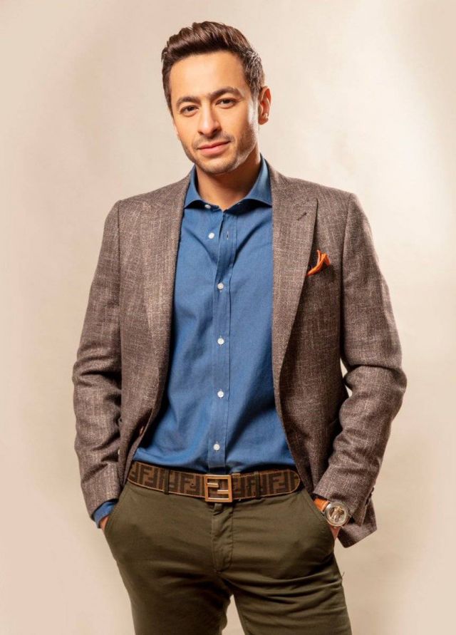 حمادة هلال يطلب الدعاء لوالدته