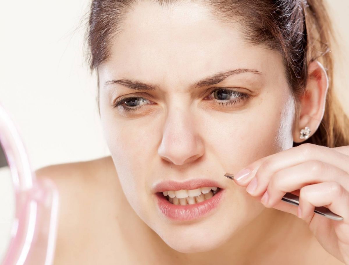 هل جربت وصفة الحليب والكركم للتخلص من شعر الوجه الزائد نهائياً؟