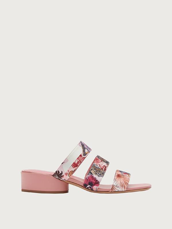 حذاء من سلفاتوري فيراغامو