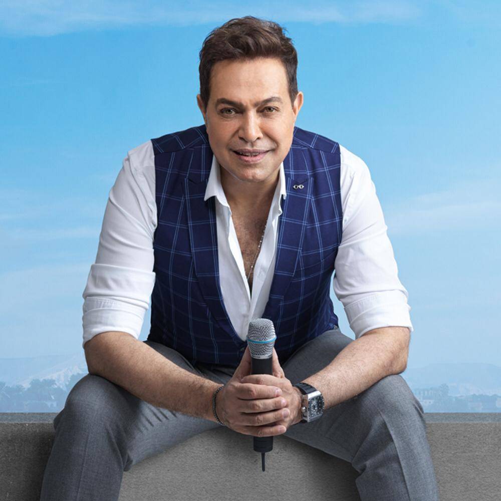 بالفيديو - حكيم يفاجئ معجباً بمكالمة هاتفية