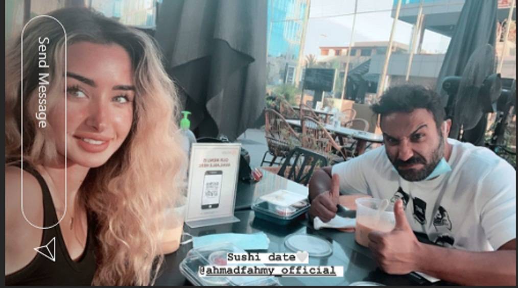 بالصورة - هذا ما فعله أحمد فهمي وهنا الزاهد في أول يوم بعد انتهاء الحجر المنزلي