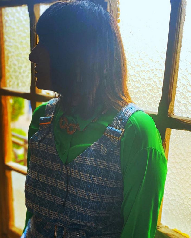 بالفيديو – فنانة خليجية تكشف نحت جسمها بالتجميل وتتحدى المنتقدين