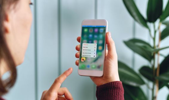 بالصور - بعد نشرها بالخطأ... نجمة خليجية تطلب مسح صورتها في الشاليه