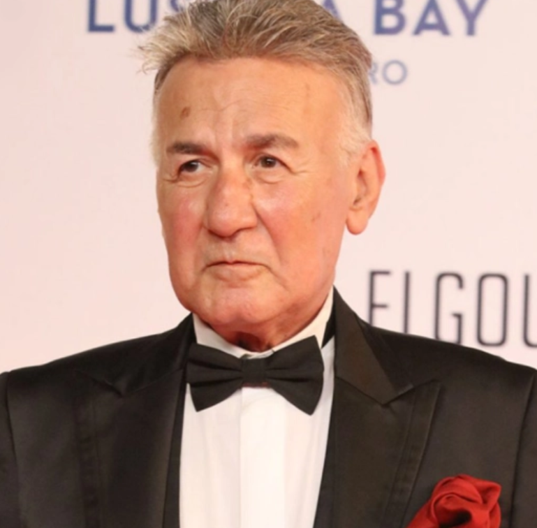 صور من طفولة وشباب عزت أبو عوف تؤكد أنه الـ