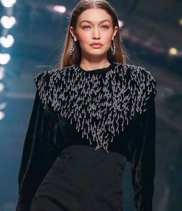 جيجي حديد تخرج عن صمتها وتكشف حقيقة خضوعها لعمليات تجميل