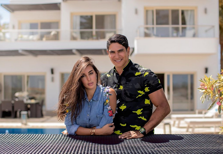 بالصورة -  سعر كنزة أحمد أبو هشيمة غير متوقع... كم تعتقدون؟