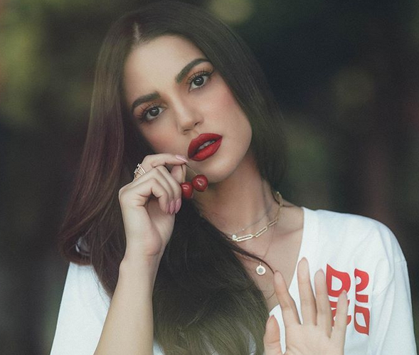 بالصور – درة تسرق الأضواء بفستان يشبه فولارد الحرير وهذه كلفته