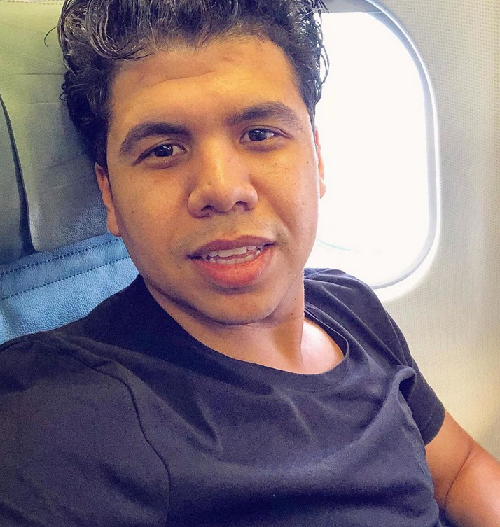 بالصورة -  الشبه بين عمر كمال وشقيقته حديث الجمهور