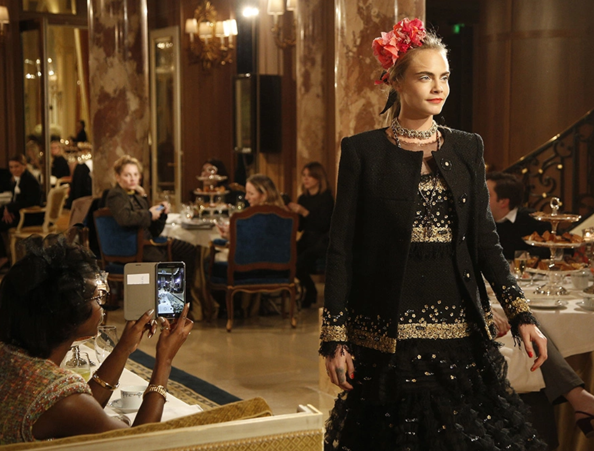 صوفيا كوبولا تكرم مجموعات Métiers d’art من Chanel