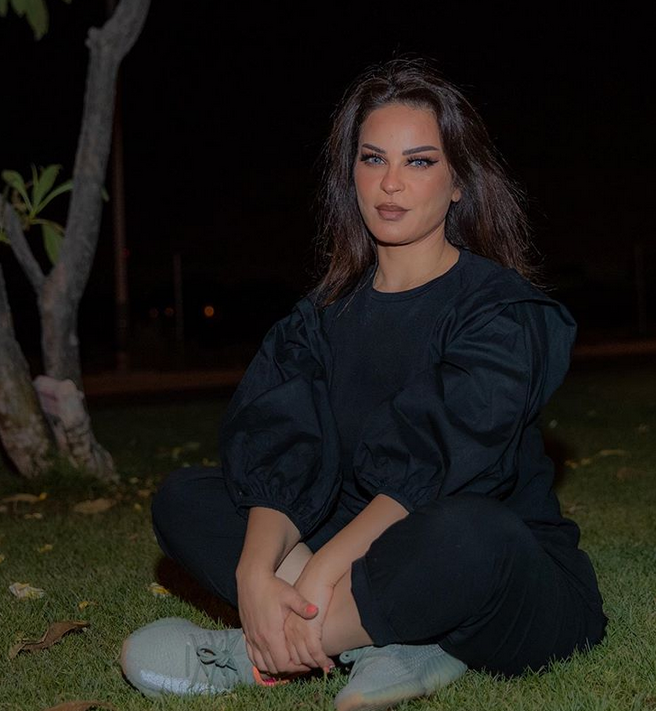 بالفيديو – والدة حلا الترك توضح حقيقة التغيير في مظهرها وتكشف توجهها إلى الفن