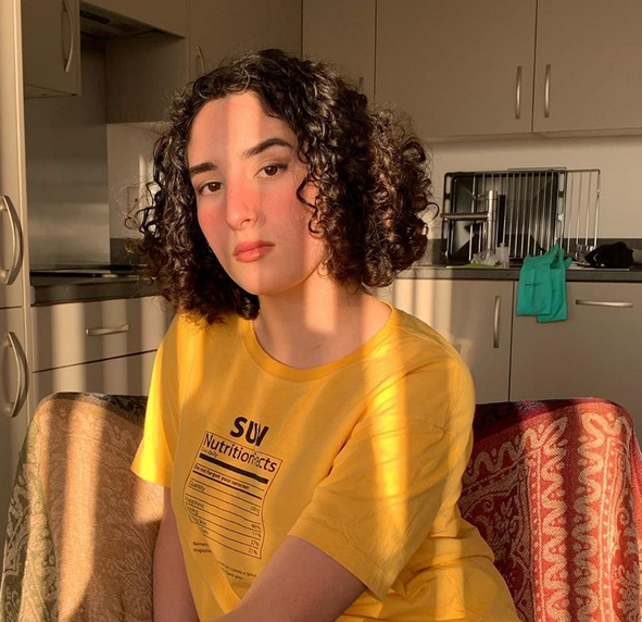 بالصورة - ابنة أحمد الفيشاوي تظهر لياقتها العالية من خلال التمرين الصعب