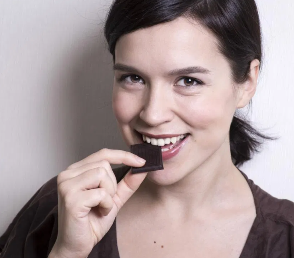 هذا الهرمون يجعلك تأكلين الشوكولا...طريقة لتخدعيه وتخسري الوزن
