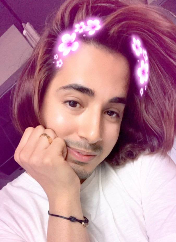 فيديو قديم لنجم المواقع بدر خلف بشكله الطبيعي يفاجئ الجميع