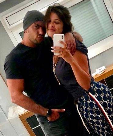 صورة جديدة تثير الجدل حول حمل ياسمين عبد العزيز وحقيقتها