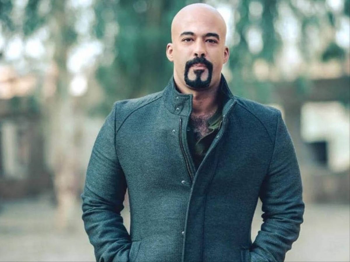 بالصورة – أخ هيثم أحمد زكي ينشر رسالة اعتذار كتبها لوالده في طفولته