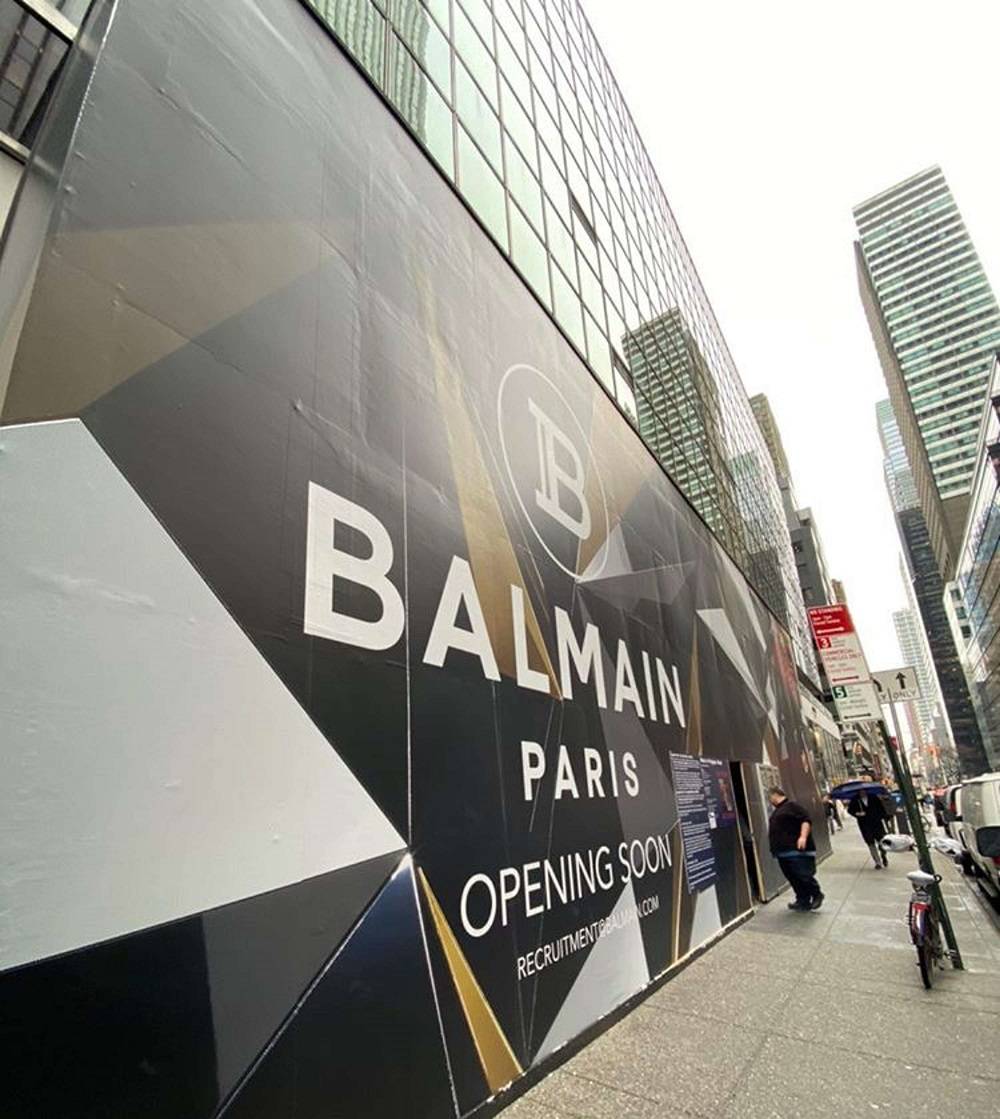 Balmain تبث عرضها من ضفاف نهر السين على 