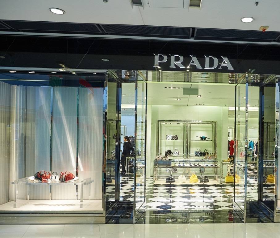 اسبوع الموضة في ميلانو للرجال بدأ... Prada  أولاً