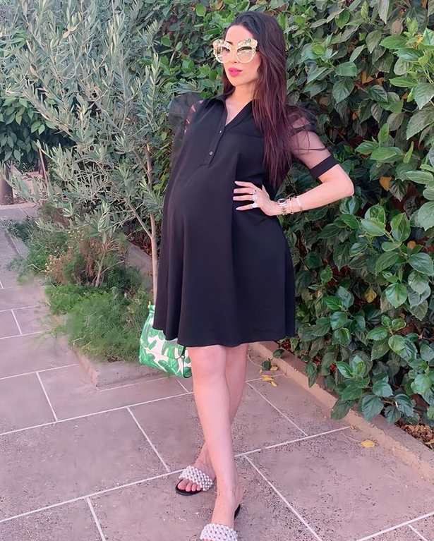 بالصورة -  إليك سعر حقيبة دنيا بطمة بنقشة أوراق الشجر من Dolce And Gabbana