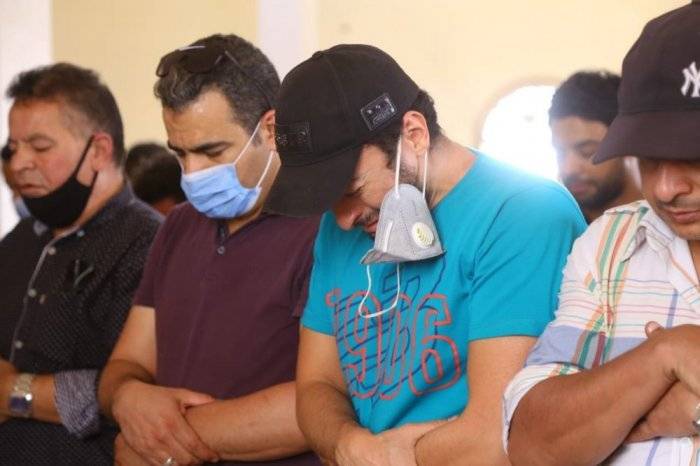 نجوم الفن يواسون حمادة هلال بوفاة والدته